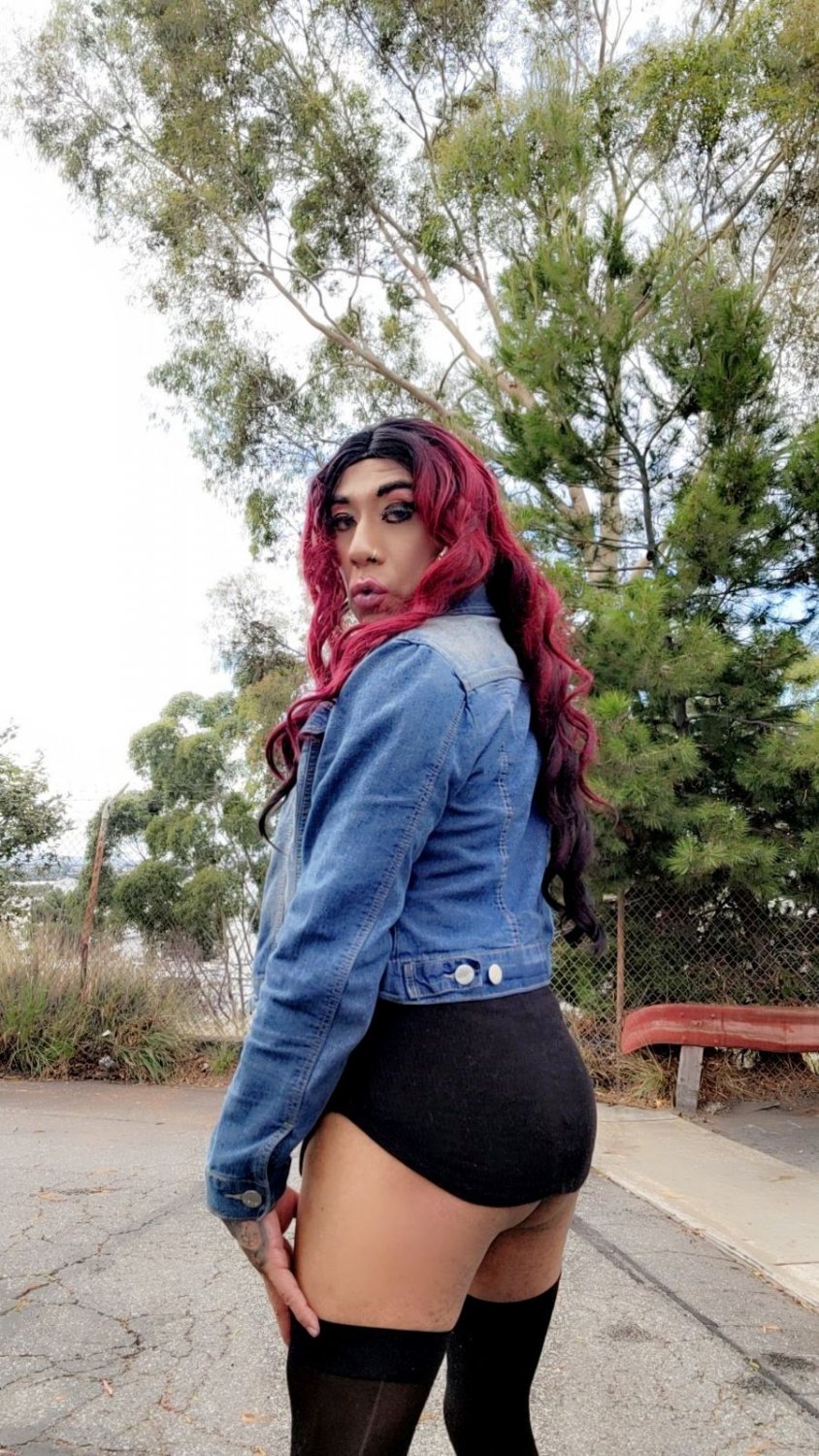 Kik: ts.brownsuga Cd Angie she likes being admired by Men leave commnets send her a kik message #8LpadHOE