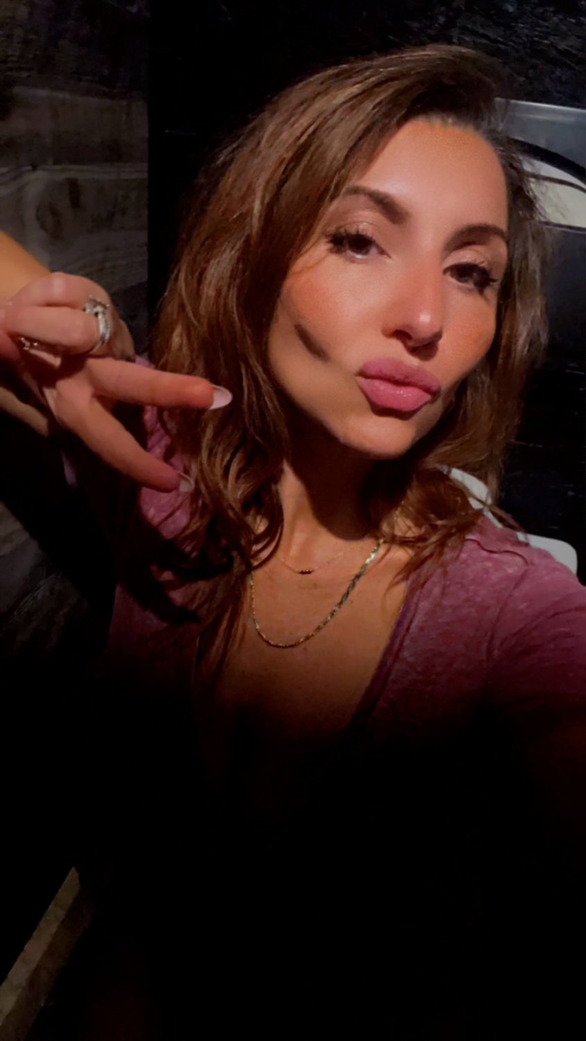 Big Tits MILF Smoken Hot #6F6rsv55