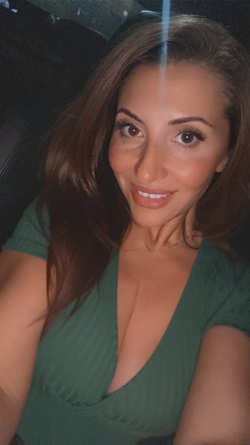 Big Tits MILF Smoken Hot #8Osec2lX
