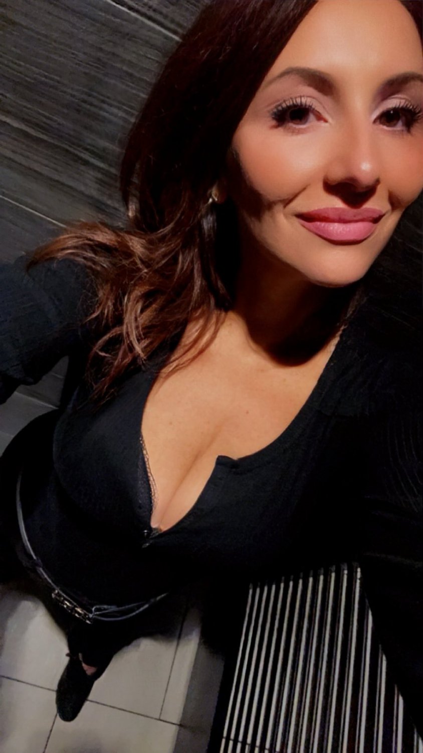 Big Tits MILF Smoken Hot #KYtk5wYO