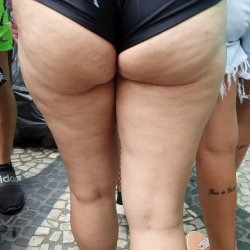 Tarado jogando leitada na rabuda no Carnaval Porno EroMe 