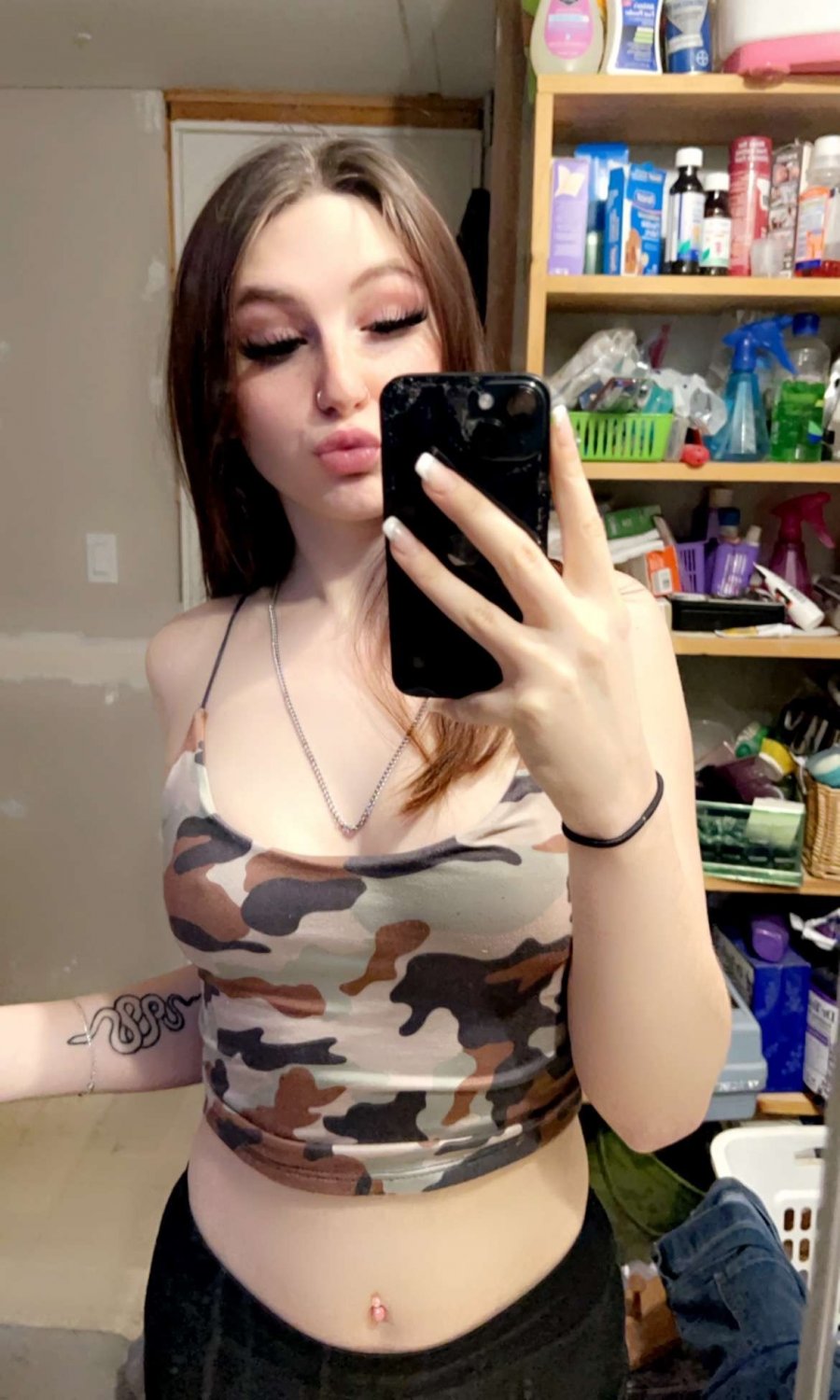 🅻🅴🅰🅺🅴🅳 - Lizzy D #9k8g08im
