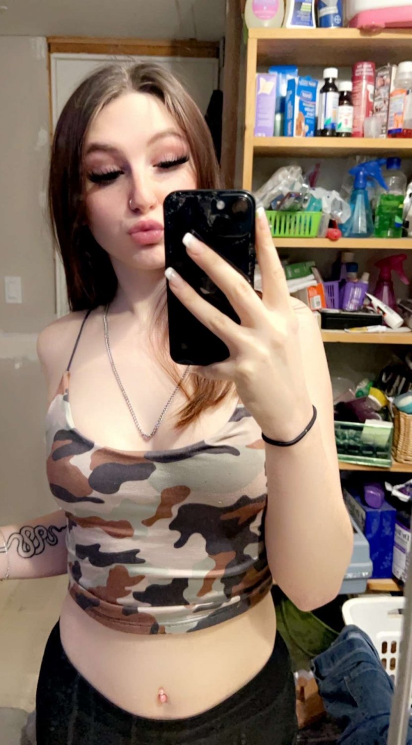 🅻🅴🅰🅺🅴🅳 - Lizzy D #QyGLz3Wq